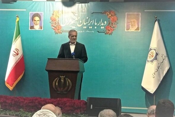 الرئيس بزشكيان : الكيان الصهيوني يقتل الشعب الفلسطيني بذريعة الدفاع عن النفس