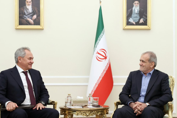 الرئيس بزشكيان : العلاقات بين طهران وموسكو ستشهد نموا باتجاه مستديم ومتواصل
