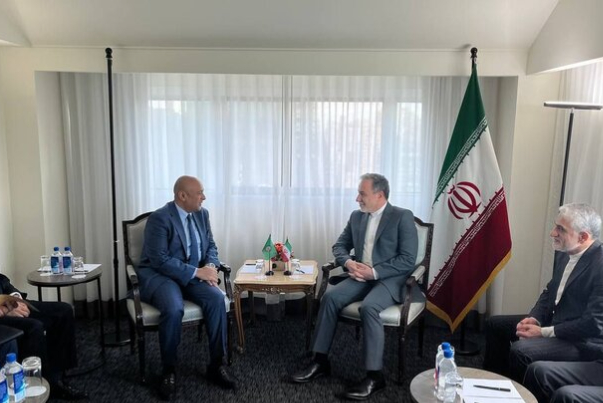 عراقجي يلتقي الأمين العام لمجلس التعاون الخليج الفارسي في نيويورك