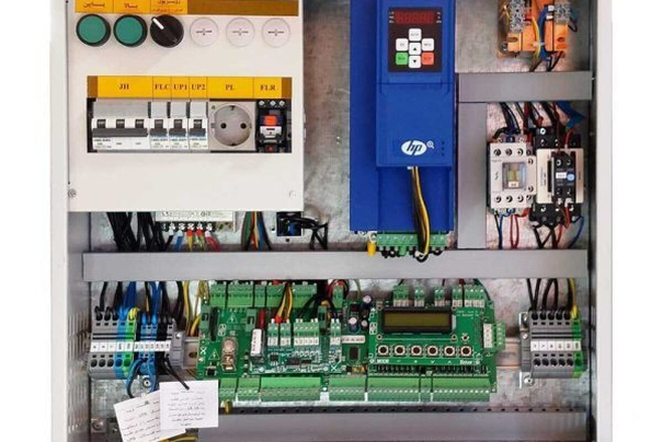 بجهود خبراء في شركة معرفية/ إنتاج لوحة تحكم للمصاعد وفقا للظروف المحلية للبلد