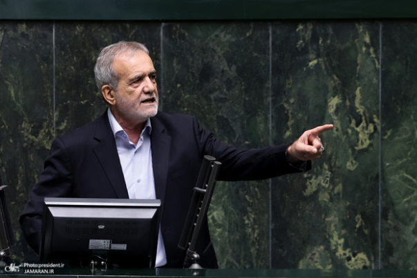 بزشكيان يصل الى مجلس الشورى الاسلامي لتقديم مشروع قانون الموازنة للعام القادم