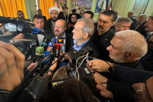 الرئيس بزشكيان من مكتب حماس في طهران: سنرد بشكل متناسب على أي هجوم من الكيان الصهيوني