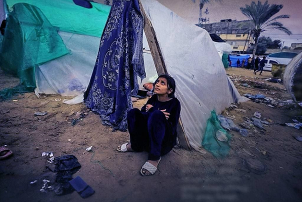 خيام مهترئة غير صالحة للاستخدام.. النازحين بغزة سيواجهون شتاء قارصا