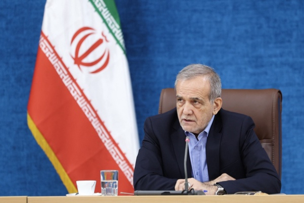 الرئيس بزشكيان يؤكد على تعزيز دور القطاع الخاص لتطوير عمليات الشحن والنقل في البلاد