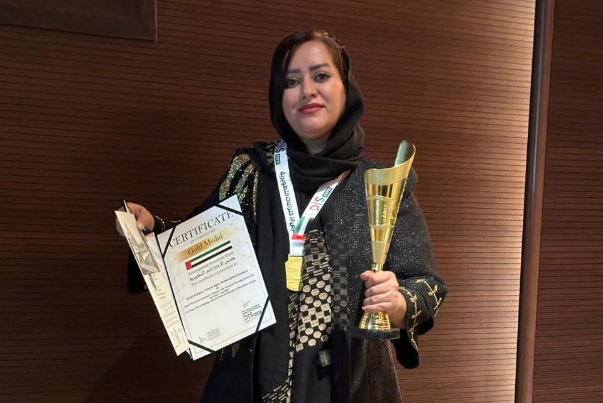 طالبة من جامعة آزاد تحوز على الميدالية الذهبية للأكاديمية الأوروبية