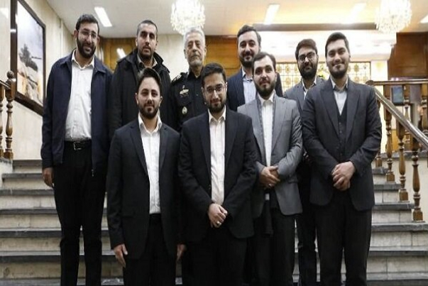 الأدميرال سياري: إيران تحقق انجازات كبيرة في صناعة المدمرات والغواصات المجهزة بالتكنولوجيا الحديثة