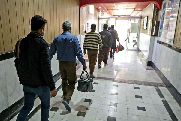 ايران تعيد ألف سجين أفغاني إلى بلادهم