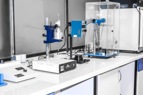 باحثون ايرانيون يصنّعون بطاريات رصاص حمضية من أخف المواد في العالم