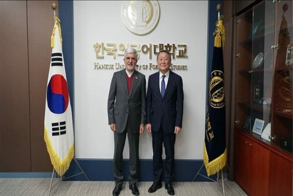 سفير إيران لدى كوريا الجنوبية يلتقي رئيس جامعة هانكوك