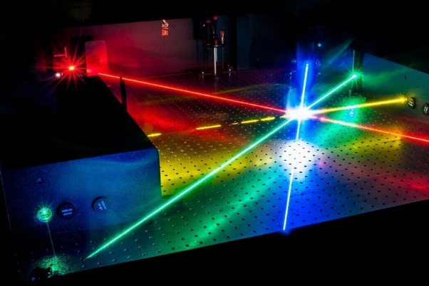 علماء الفيزياء يكتشفون وجود "ظل" لشعاع الليزر