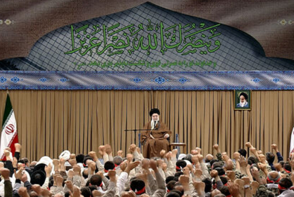 قائد الثورة : اصدار مذكرة اعتقال بحق نتنياهو غير كاف بل يجب اعدامه