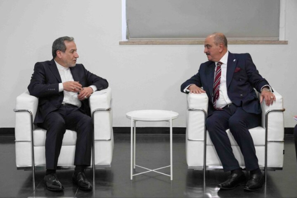 وزيرا خارجية إيران وتونس يبحثان سبل تطوير العلاقات والتعاون بين البلدين