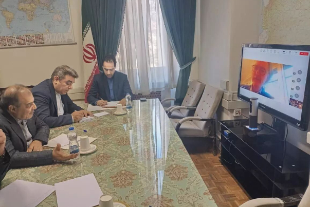 كبير مستشاري الخارجية الايرانية يجري محادثات مع المبعوث الاممي الى سوريا