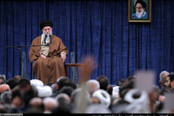 اليوم.. قائد الثورة يستقبل جمعا من مقرئي المدائح والمراثي لاهل البيت (ع)