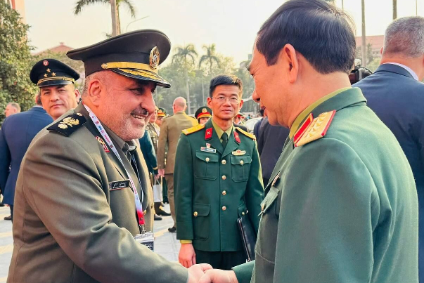 إيران وفيتنام تبحثان تعزيز التعاون في المجال الدفاعي