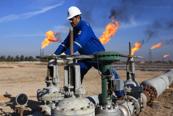 بغداد تقرر وقف منح النفط لسوريا