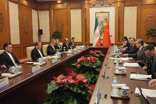 عراقجي يلتقي نظيره الصيني في بكين