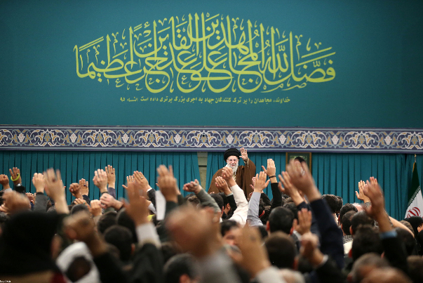 قائد الثورة الاسلامية: استراتيجية الشهيد سليماني الثابتة كانت إحياء محور المقاومة