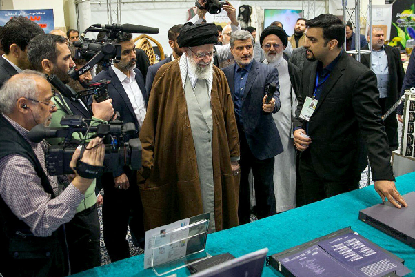 قائد الثورة يؤكّد أهمية توظيف القطاع الخاص للنهوض بالبلاد