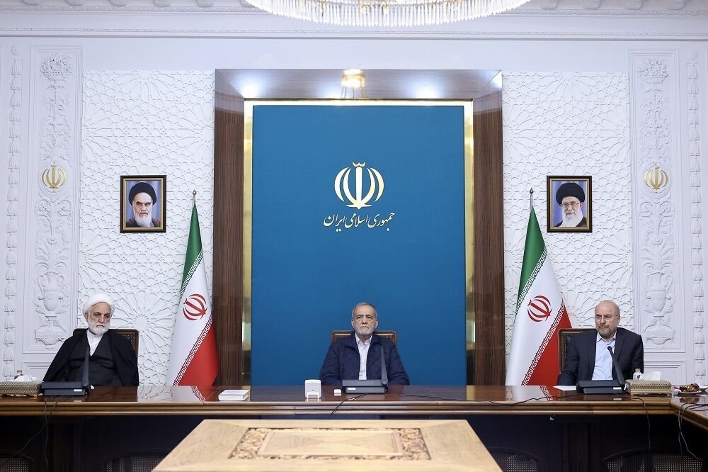 بزشكيان: العدو يسعى لإثارة الفُرقة بين أبناء الشعب الإيراني