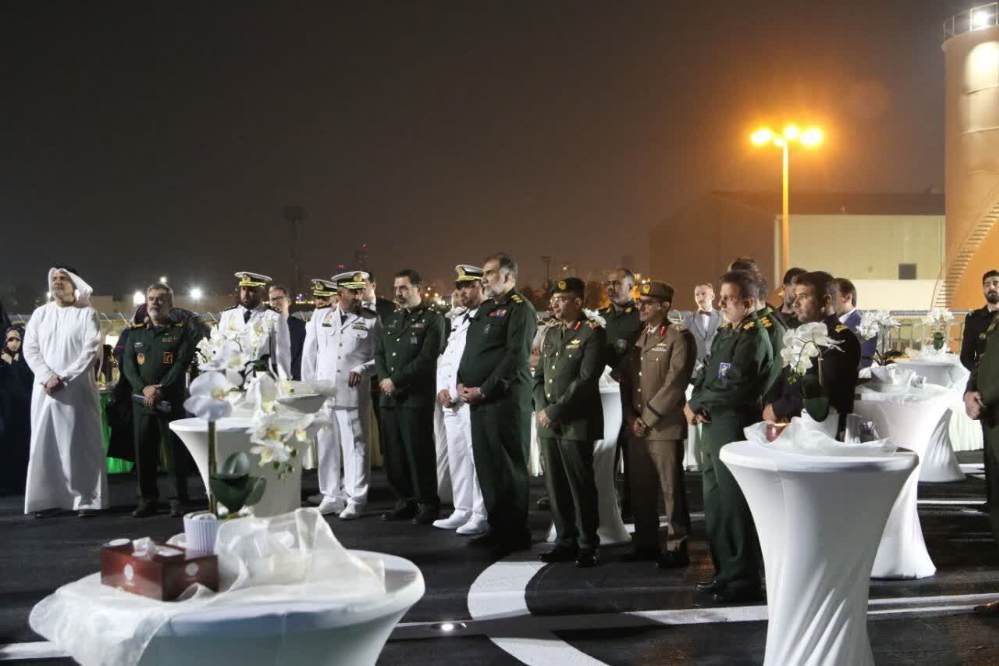 لاول مرة.. مجموعة بحرية تابعة للحرس الثوري ترسو في ميناء الشارقة