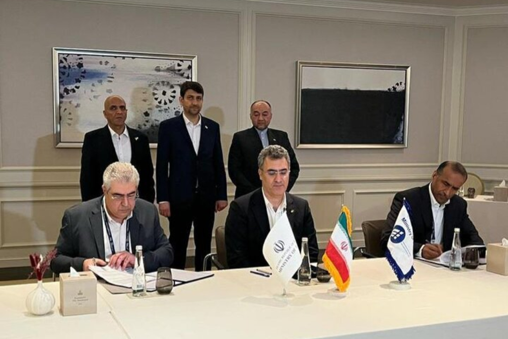 توقيع مذكرة تفاهم لتطوير نقل البيانات بين إيران وعمان