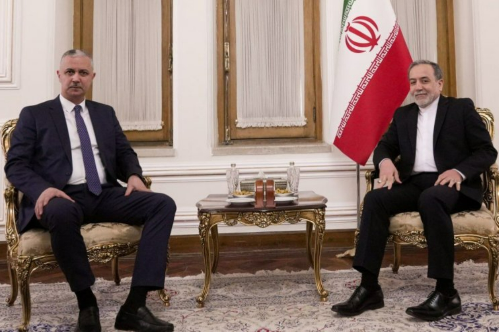 عراقجي يؤكد ضرورة استمرار المشاورات الوثيقة والمستمرة بين طهران ودوشنبة