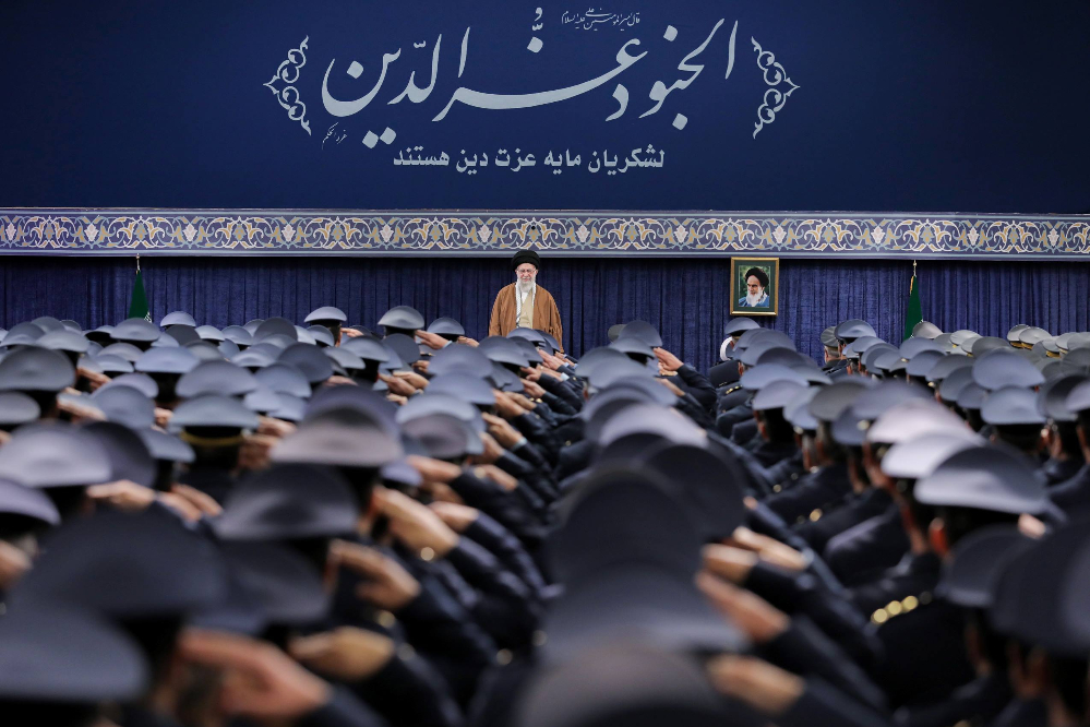 قائد الثورة: التفاوض مع أمريكا امر غير حكيم وإذا هددت أمننا فسنهدد أمنها دون ادنى شك