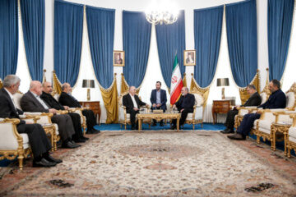 أمين المجلس الاعلى للامن القومي الايراني يستقبل رئيس وأعضاء مجلس قيادة حماس