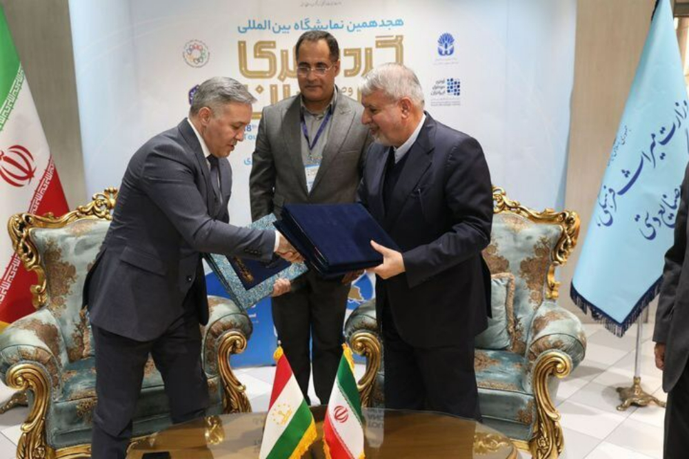 إيران وطاجيكستان توقعان مذكرة تفاهم للتعاون في مجال السياحة