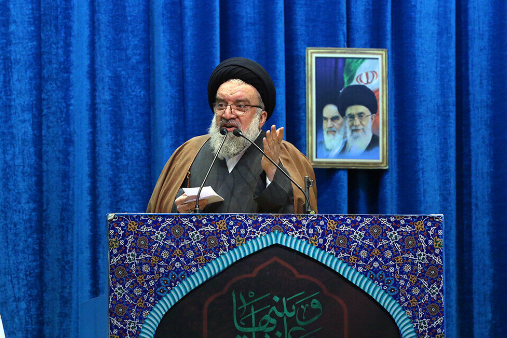 خطيب الجمعة في طهران: الشعب الإيراني رد على ترامب من خلال المشاركة في مسيرة 22 بهمن