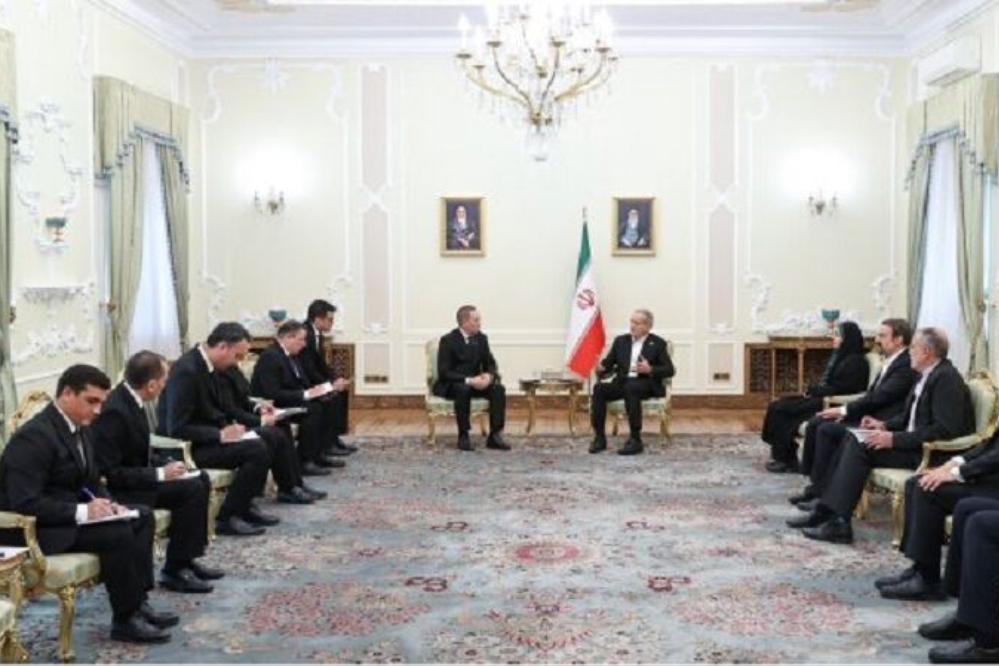 بزشكيان: الامكانية متوفرة لزيادة حجم التبادل التجاري بين إيران وتركمانستان عدة اضعاف