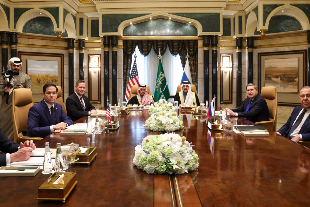 تفاقم الخلافات بين امريكا وأوروبا: تحديات جديدة في مفاوضات السلام الاوكرانية