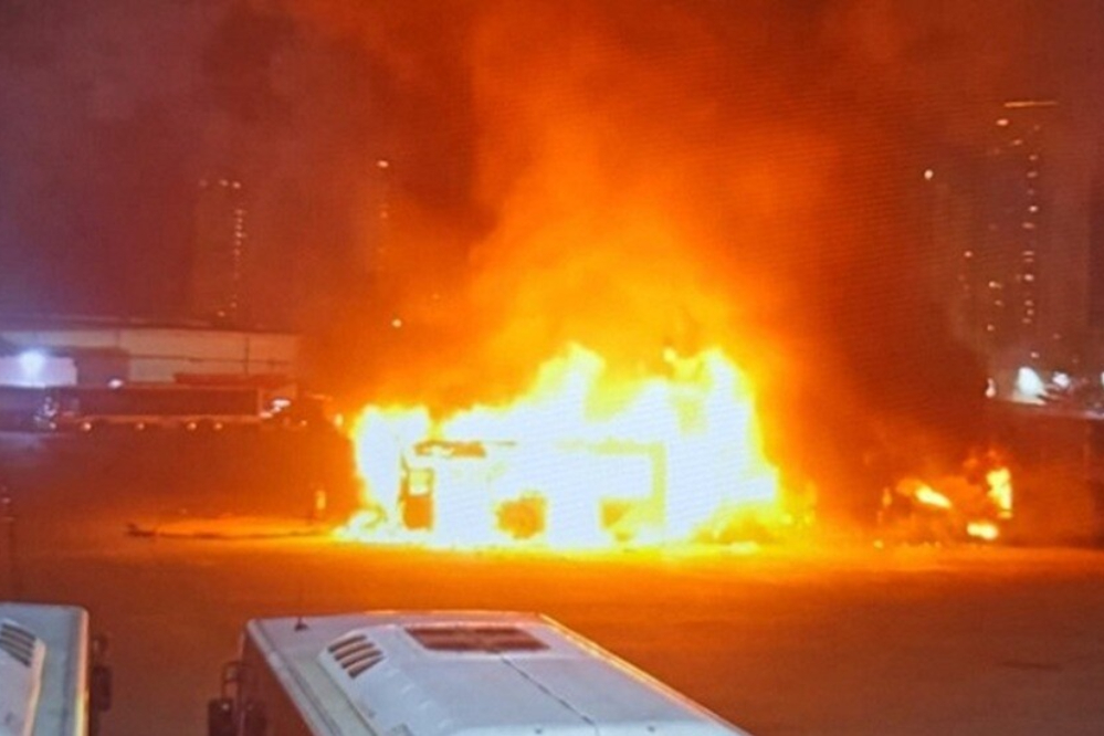 شاهد.. انفجار 3 حافلات في تل أبيب وحالة هستيريا بصفوف الصهاينة