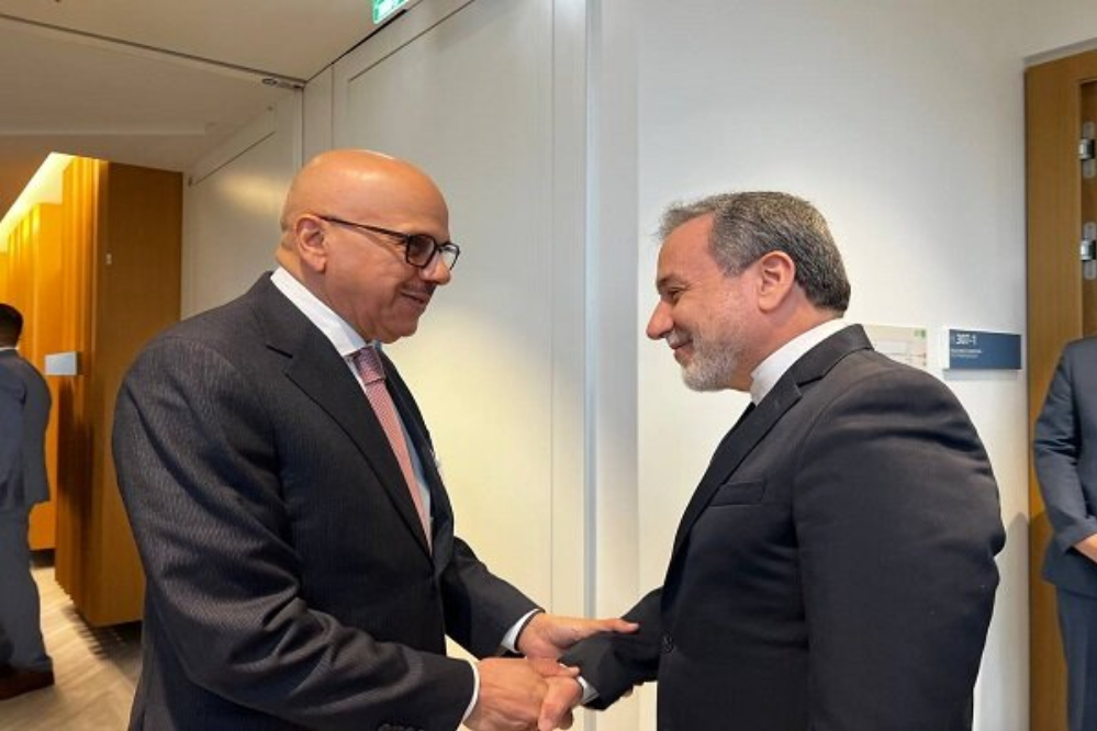 في المقر الأوروبي للأمم المتحدة؛ عراقجي يلتقي نظيره البحريني