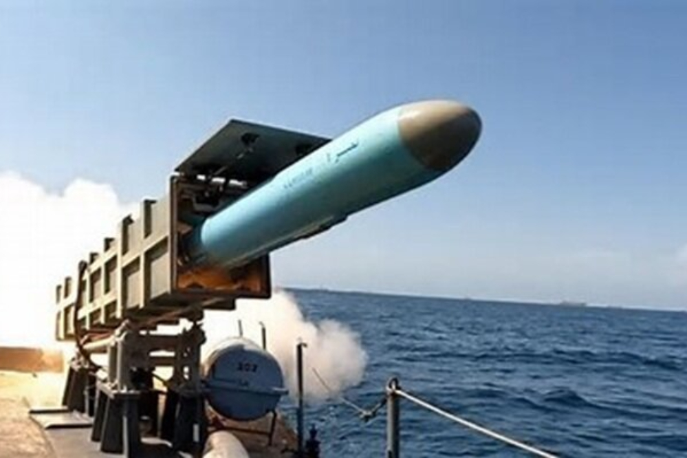 لأول مرة، عملية صاروخية مشتركة لبحرية الجيش الايراني وقوة الجوفضائية للحرس الثوري