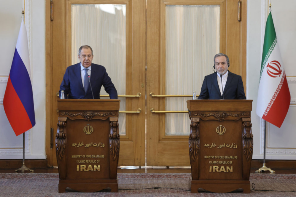 الملف النووي الإيراني وحرب أوكرانيا؛ ما الذي يبحث عنه لافروف في طهران؟