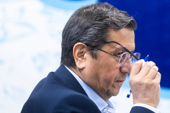 مجلس الشورى يسحب الثقة من وزير الاقتصاد