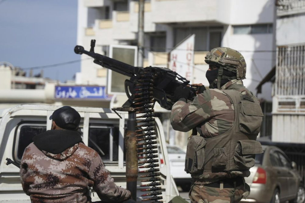 سوريا..جماعات مسلحة تُنفذ مجازر بحق 162 مدنياً في غرب البلاد+ويديو