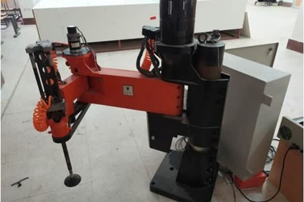 التحكم الذكي في الأنظمة الروبوتية في الصناعة