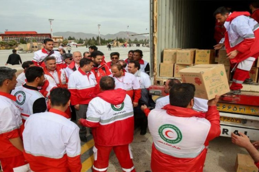 إرسال 500 طن من مساعدات الهلال الأحمر الإيراني للشعب اللبناني