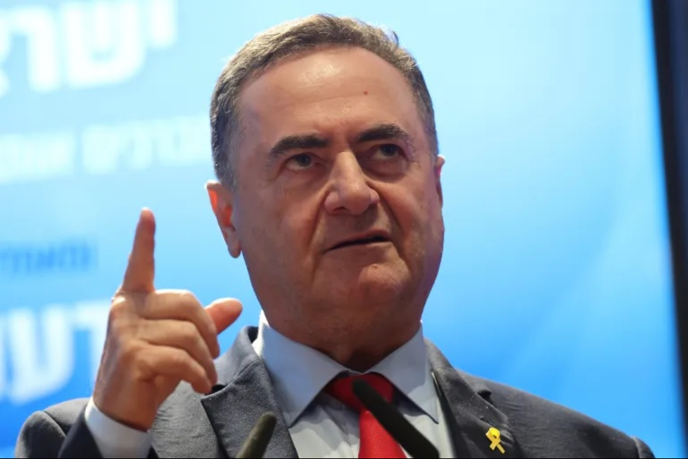 وزير الحرب الصهيوني يهدد بقصف بيروت بعد إطلاق صواريخ من لبنان