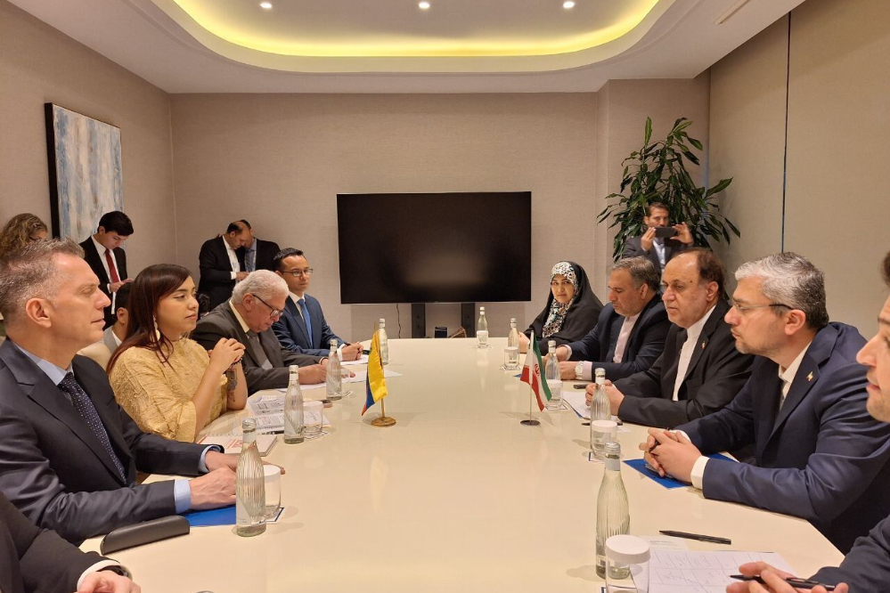 وفد برلماني ايراني يشيد بموقف فنزويلا المناهض للاستكبار ودعمها لإيران