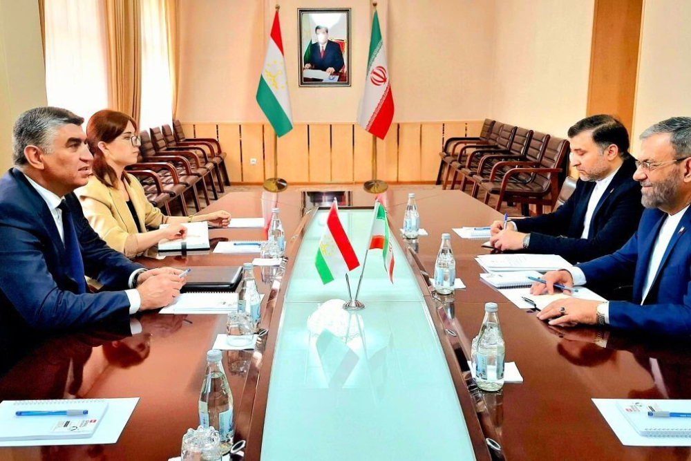 إيران تدعو إلى تعزيز التعاون في المجال القضائي مع طاجيكستان