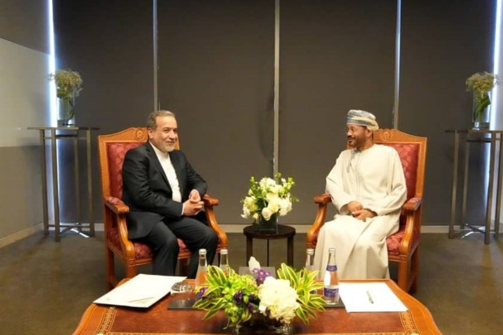 عراقجي يسلم نظيره العماني مواقف إيران لنقلها إلى الطرف الأمريكي