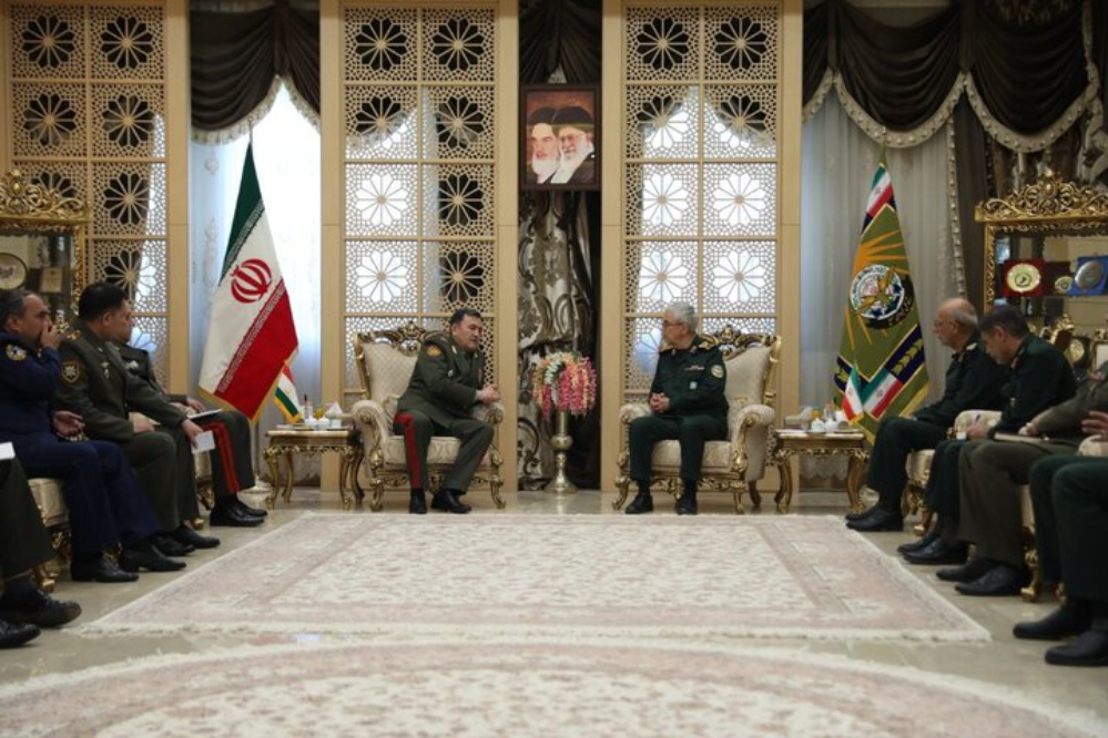 اللواء باقري: ايران مستعدة لتعزيز التعاون مع طاجيكستان في المجالات الدفاعية والعسكرية