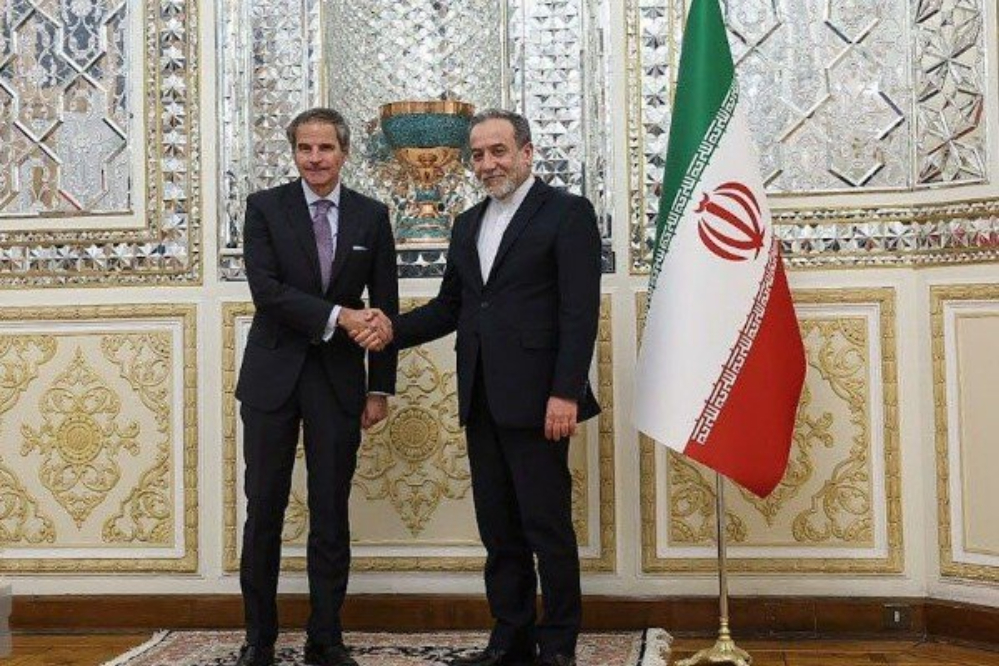 غروسي من طهران: الوكالة تسعى للعب دور إيجابي في المحادثات بين طهران وواشنطن