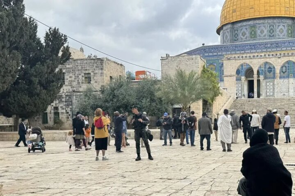 انتهاكات المسجد الأقصى واستمرار العمليات الصهيونية في الضفة الغربية