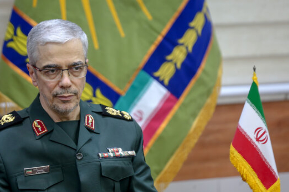 اللواء باقري: الشعب الايراني يعتبر "حرس الثورة" الحصن المنيع والملاذ الأمن