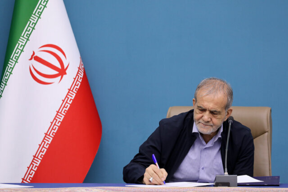 الرئيس الايراني يعزي بوفاة البابا فرانسيس ويشيد بمواقفه المناهضة لجرائم الكيان الصهيوني في غزة